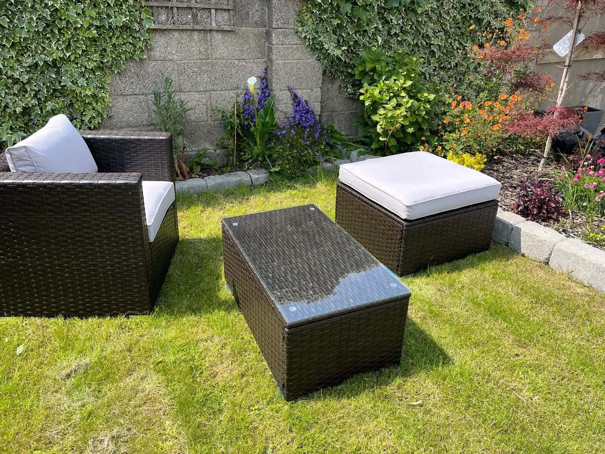 Garden furniture - Image 1