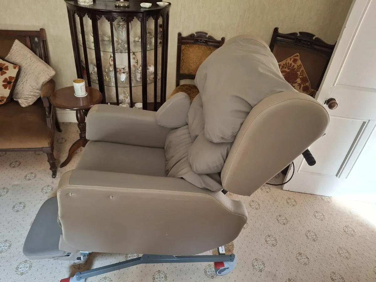 Medical Advance Chair Configura Tilt Recliner - Image 2