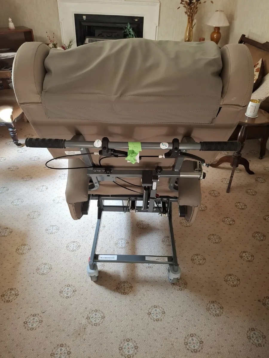 Medical Advance Chair Configura Tilt Recliner - Image 3