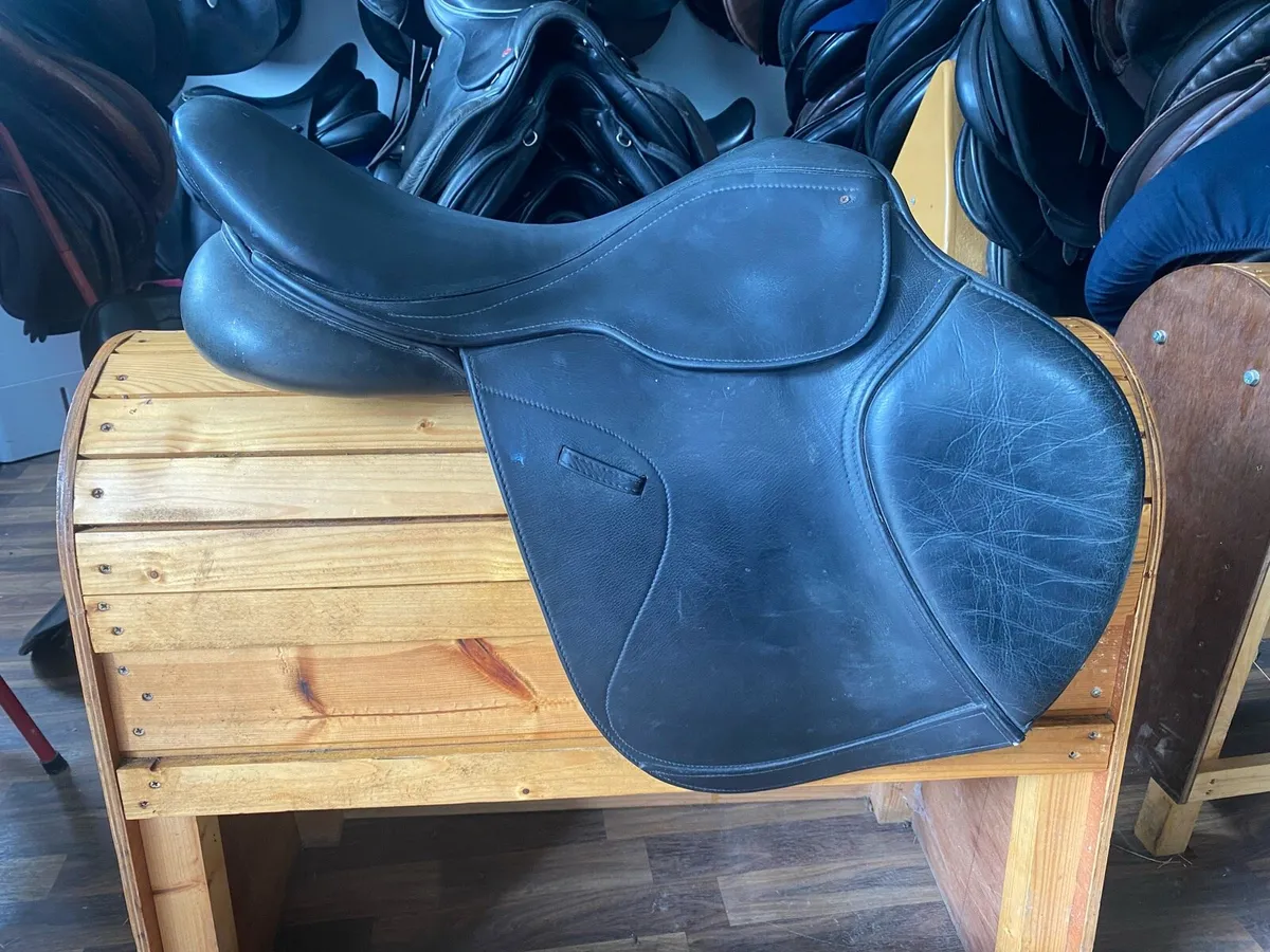 Shires adjustable Leather saddle 18-18.5” - Image 1