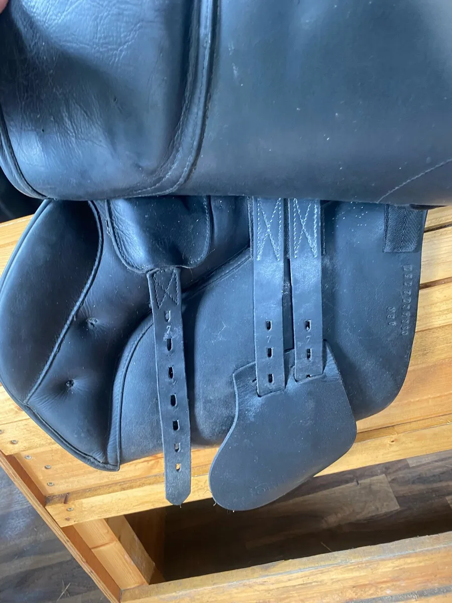 Shires adjustable Leather saddle 18-18.5” - Image 3