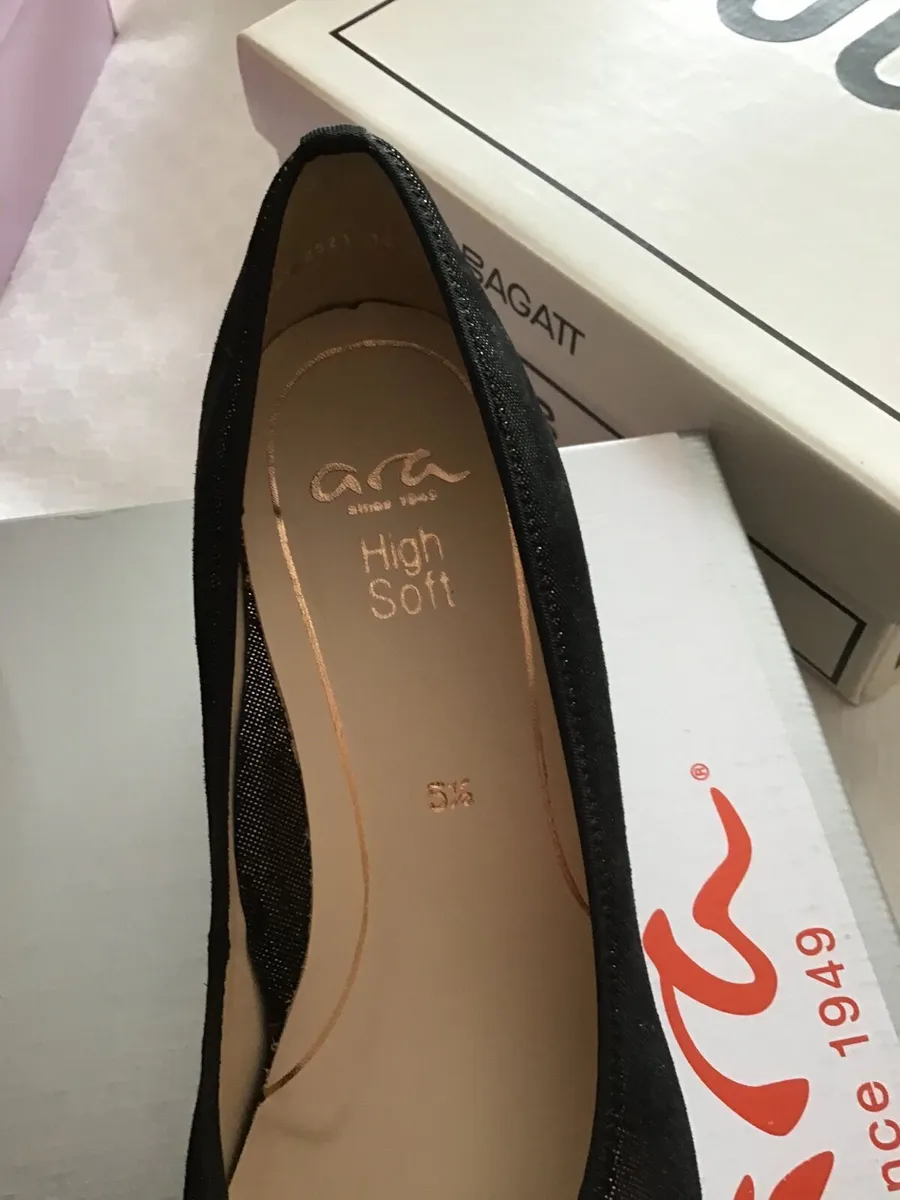 Ladies shoes - Image 1