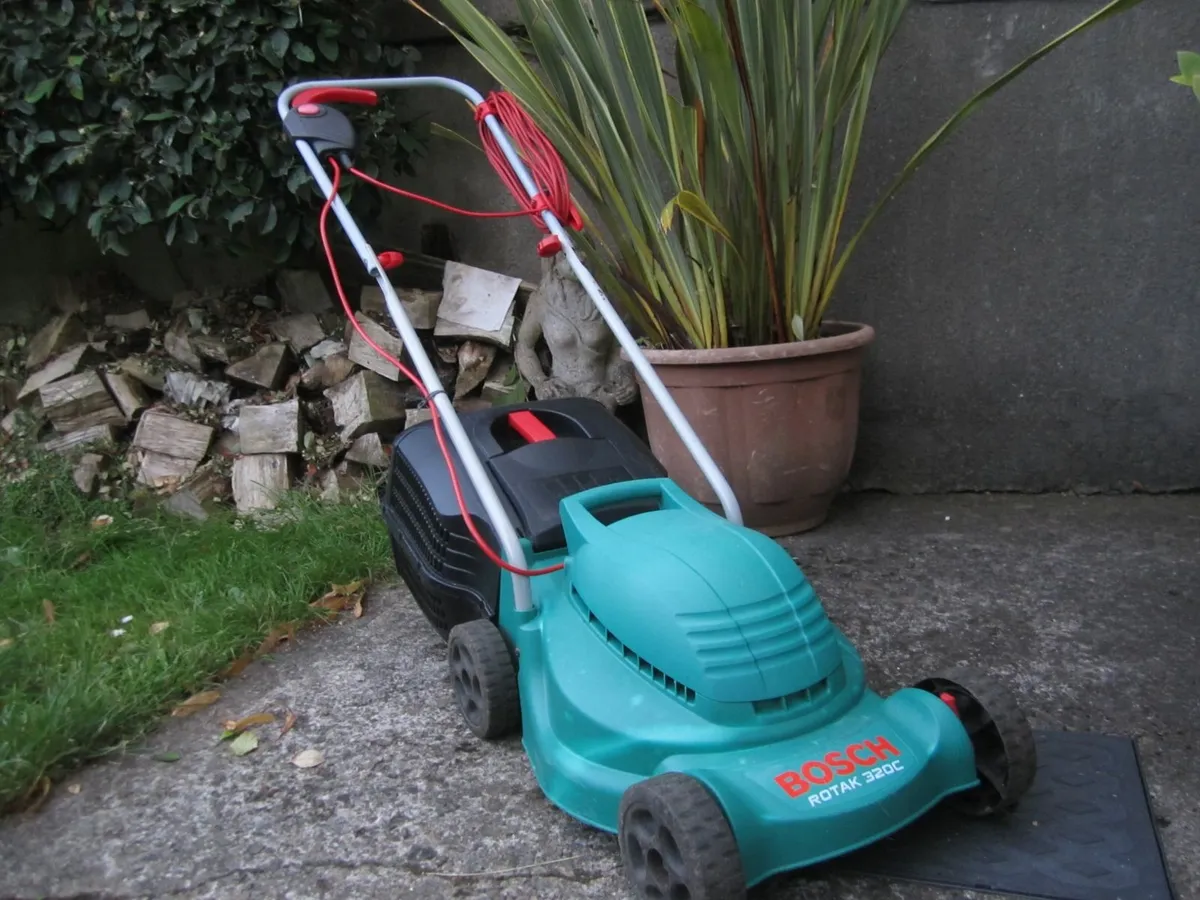 Bosch Rotak Electric Mower. - Image 3
