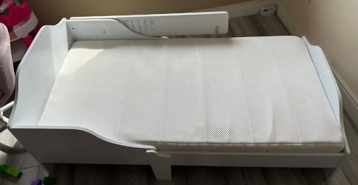 kid's bed with mattress and extra stuff can be arranged for delivery,give your offer and we go from there - Image 4