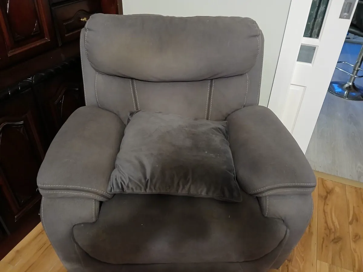 Single & Double Recliner armchairs - Image 1