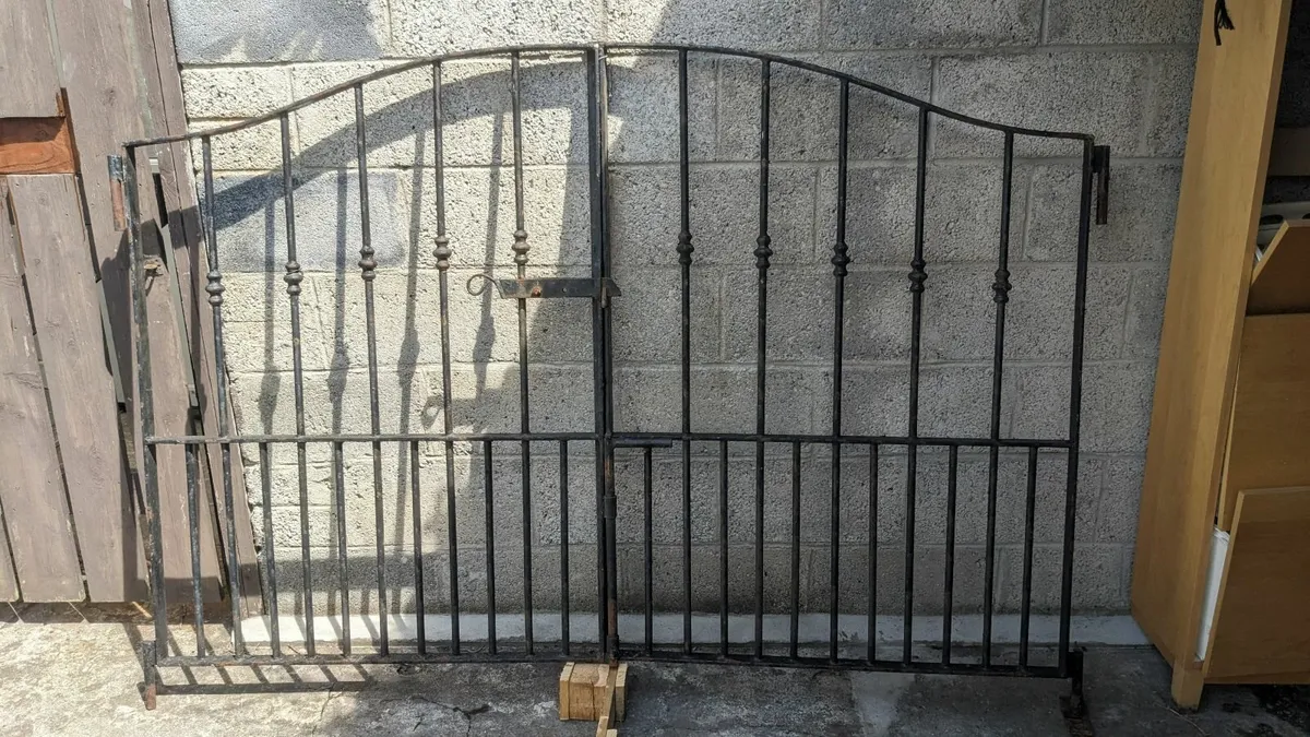 Pair of Iron Gates and required fixings - Image 1