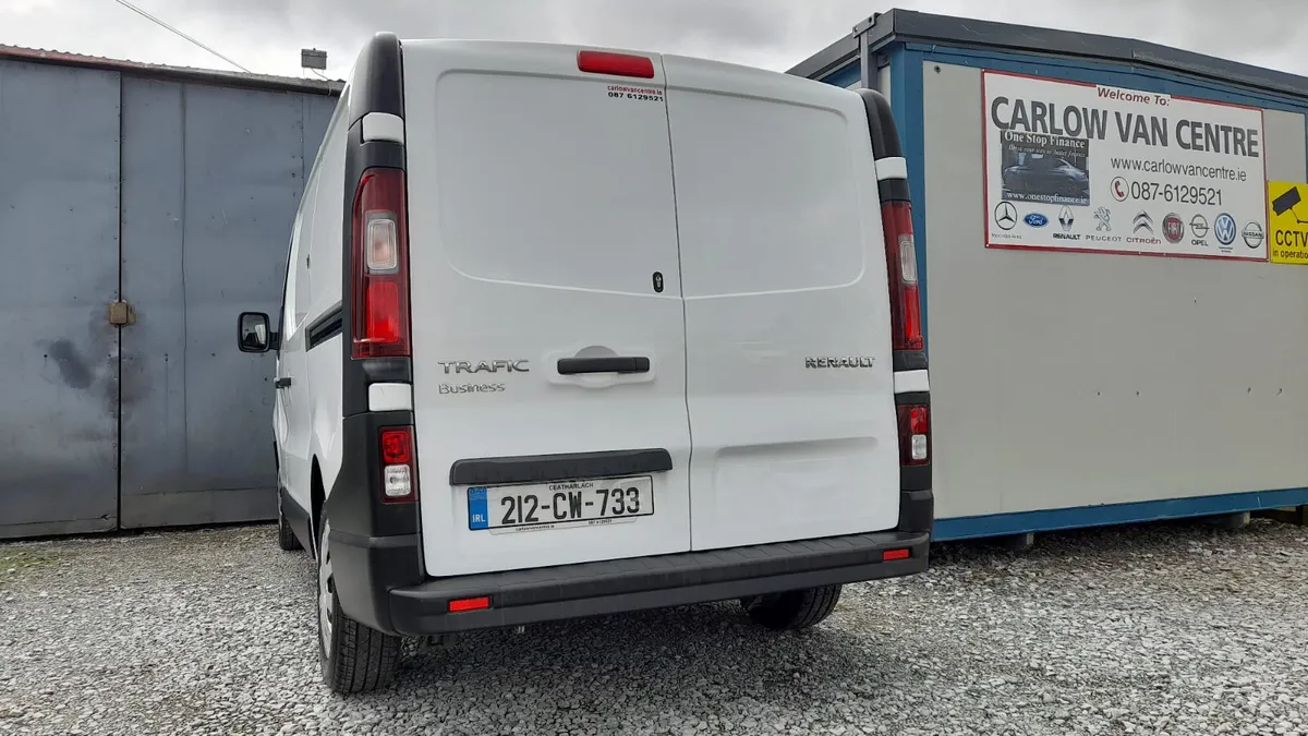 212 Renault Trafic 2.0 dci 120 swb - Image 4