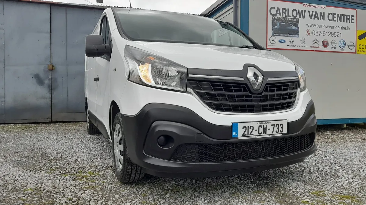 212 Renault Trafic 2.0 dci 120 swb - Image 2
