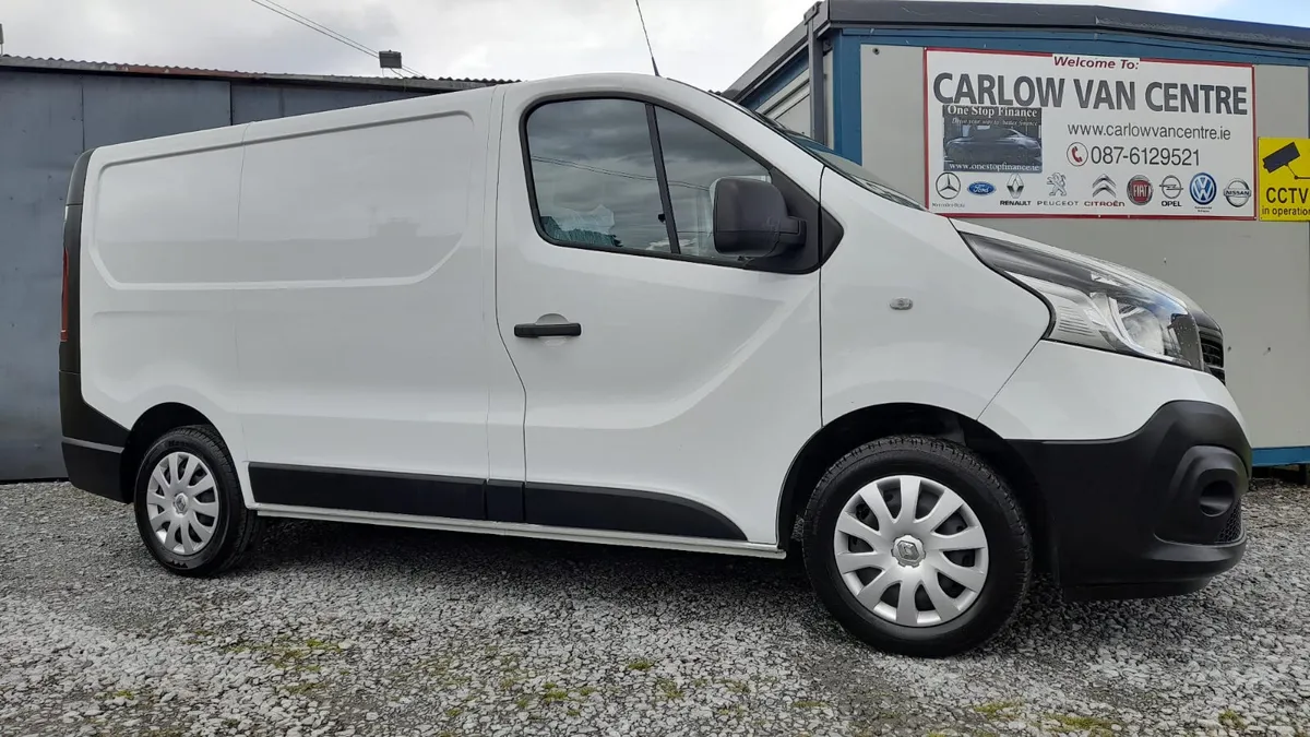 212 Renault Trafic 2.0 dci 120 swb - Image 1