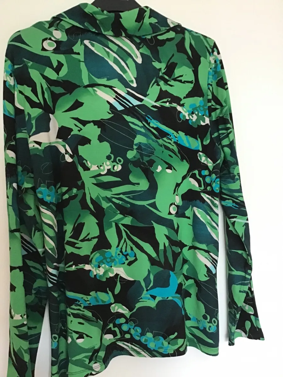 Beautiful green top - Image 2