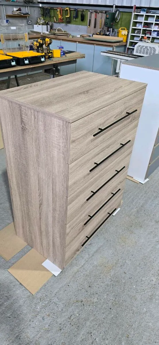 Chest of drawers - Image 2