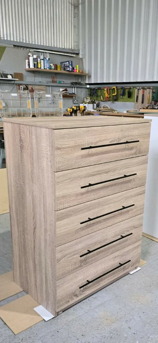 Chest of drawers - Image 1