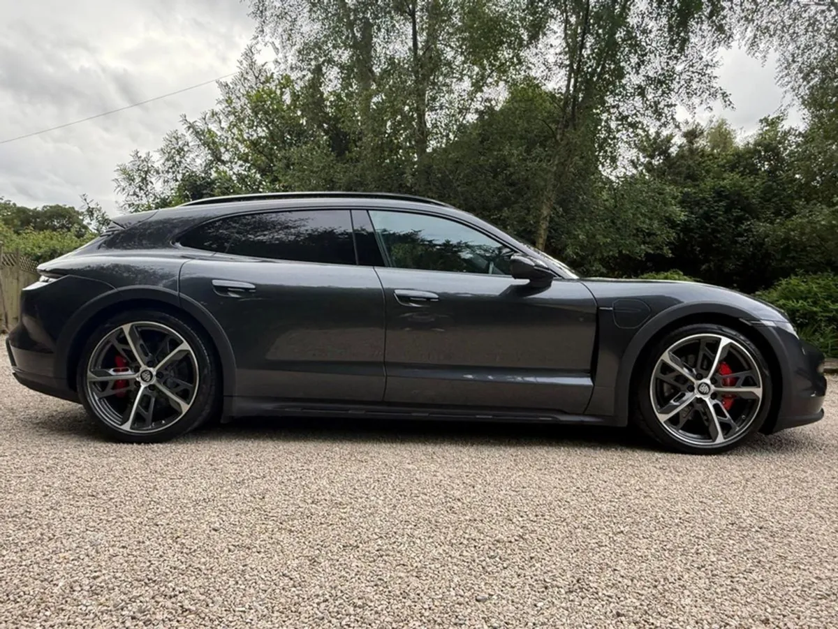 Porsche Taycan 4S Cross Turismo - Image 2