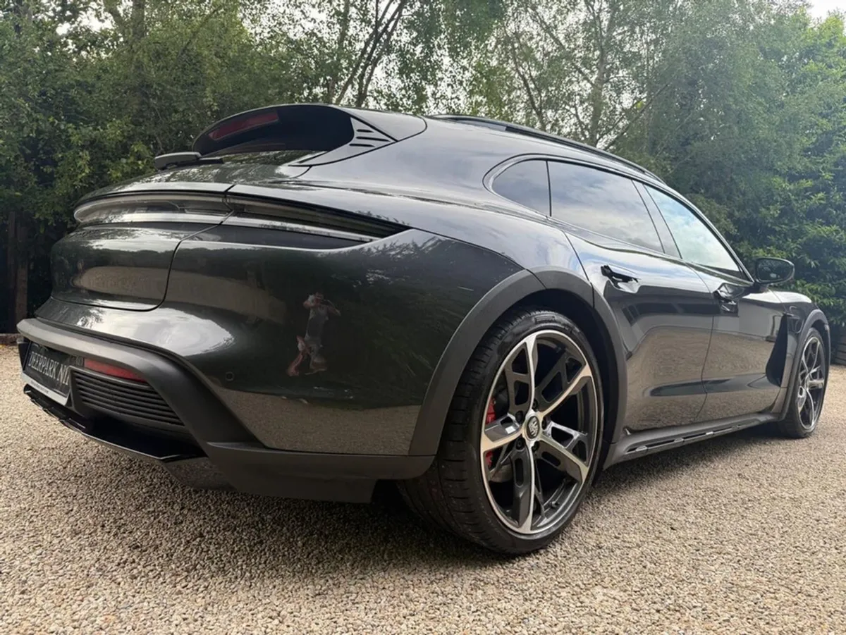 Porsche Taycan 4S Cross Turismo - Image 3
