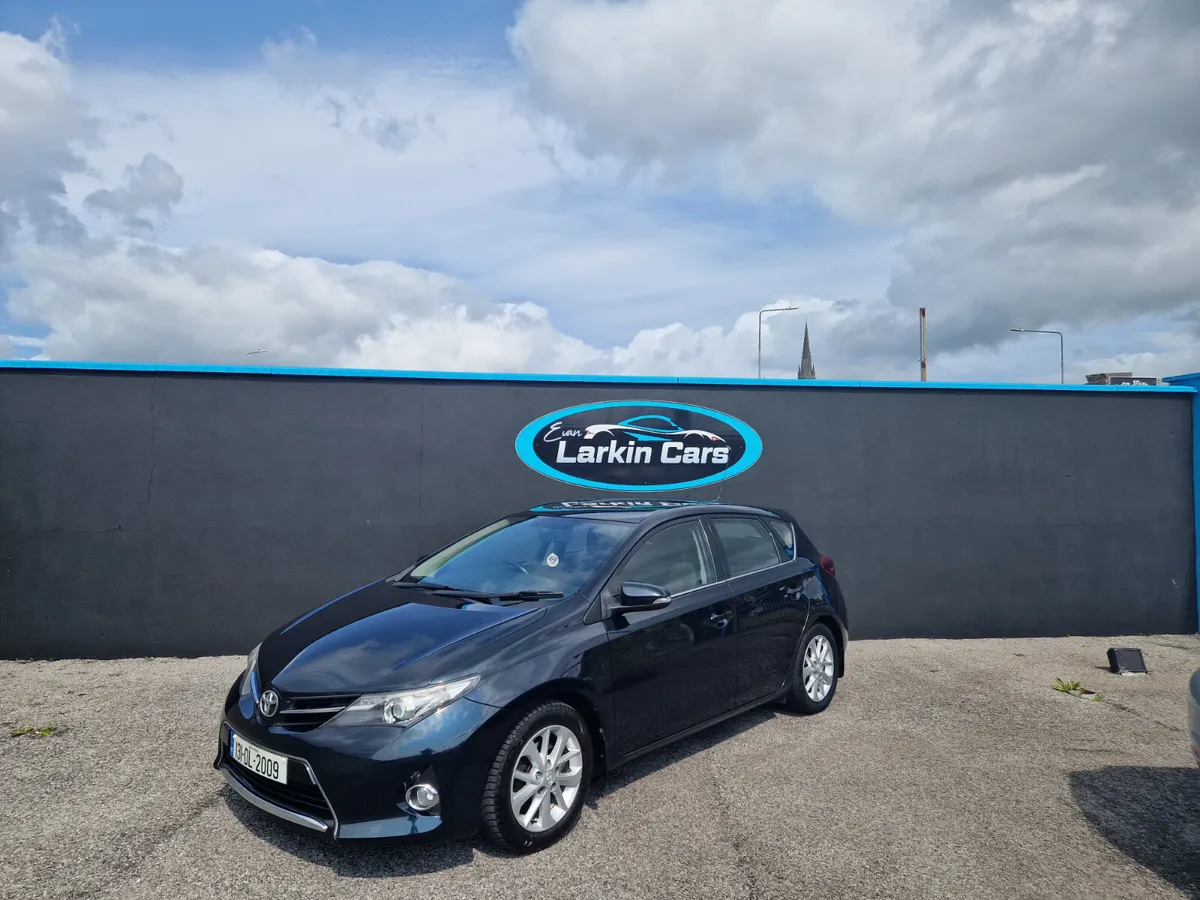 131 Toyota Auris 1.3 Petrol Low Miles Clean Car - Image 1