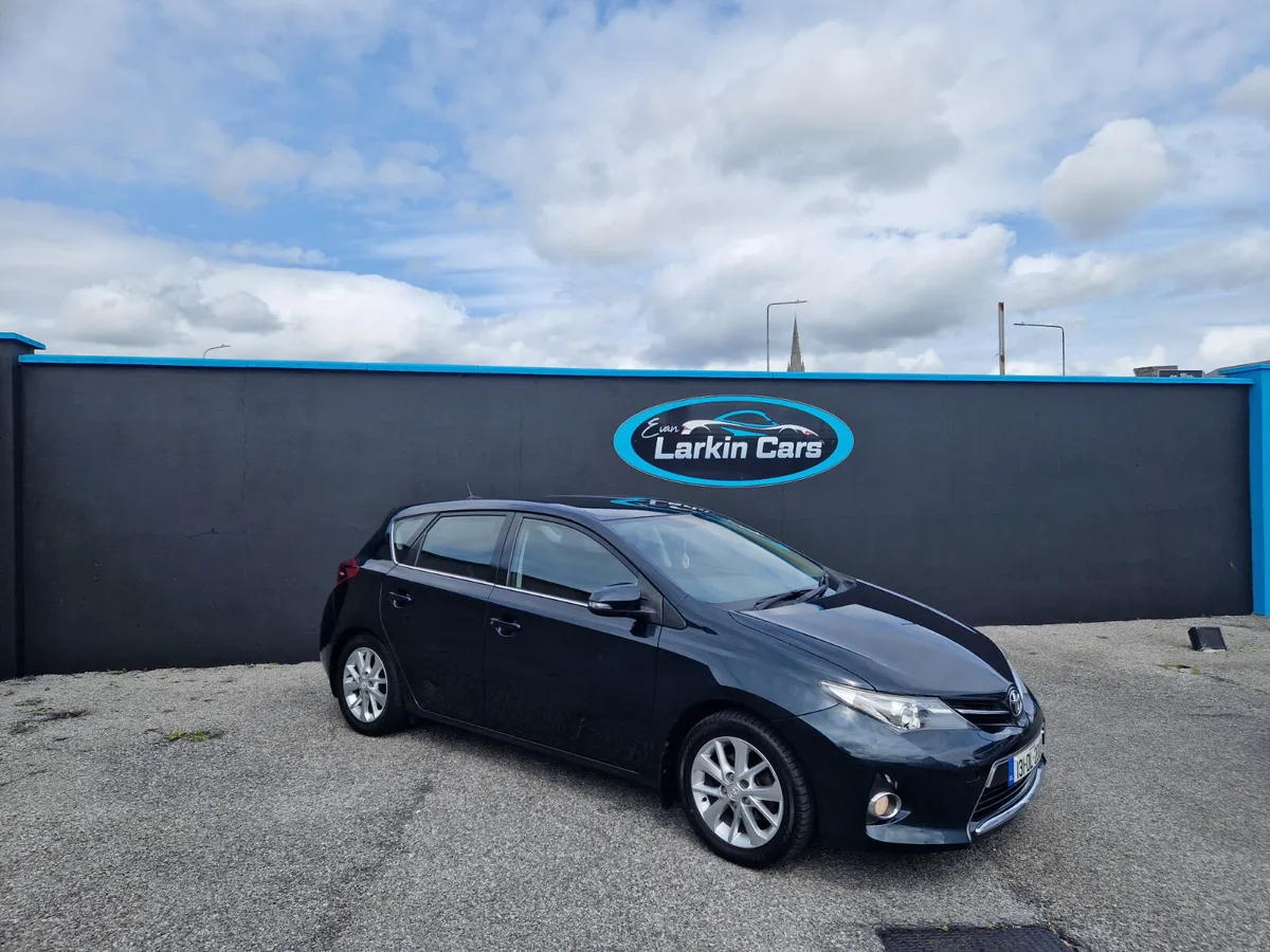 131 Toyota Auris 1.3 Petrol Low Miles Clean Car - Image 3