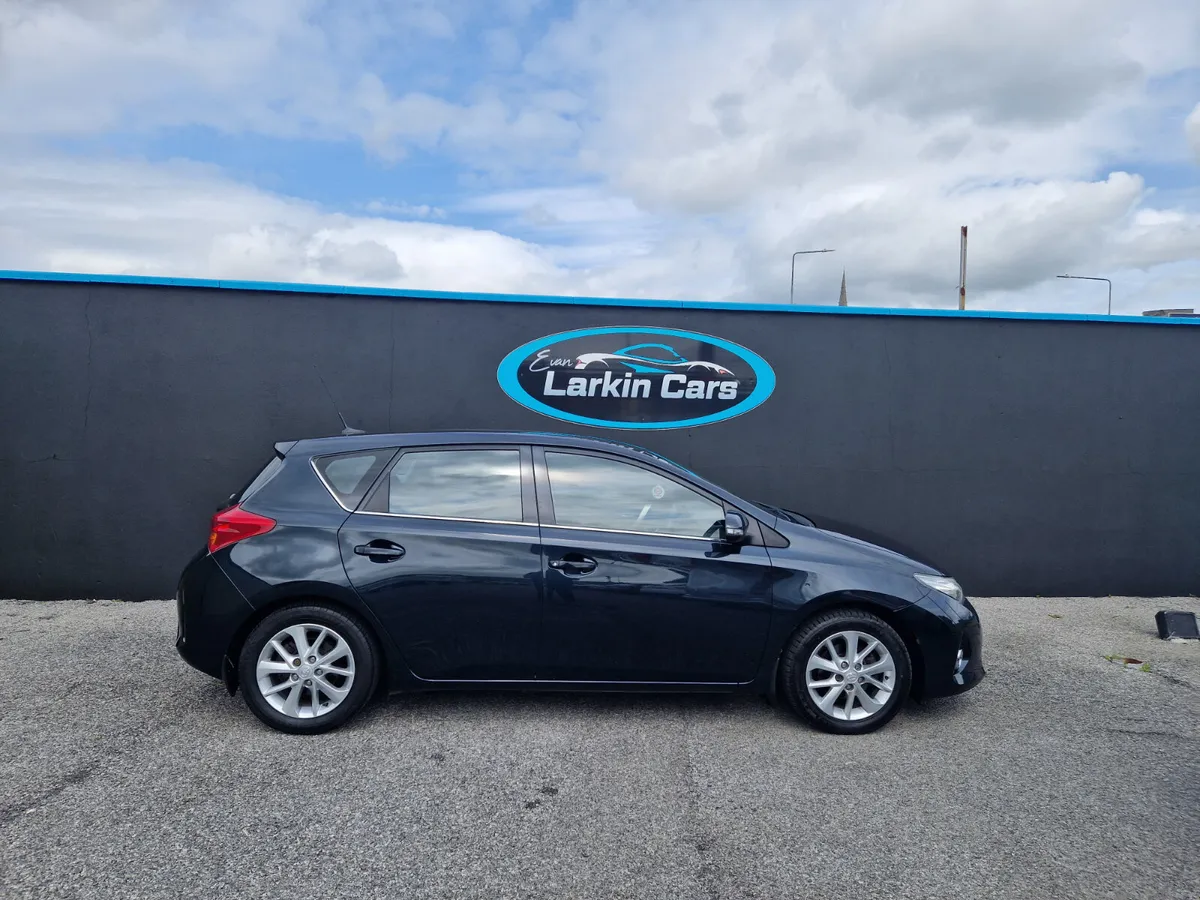 131 Toyota Auris 1.3 Petrol Low Miles Clean Car - Image 4