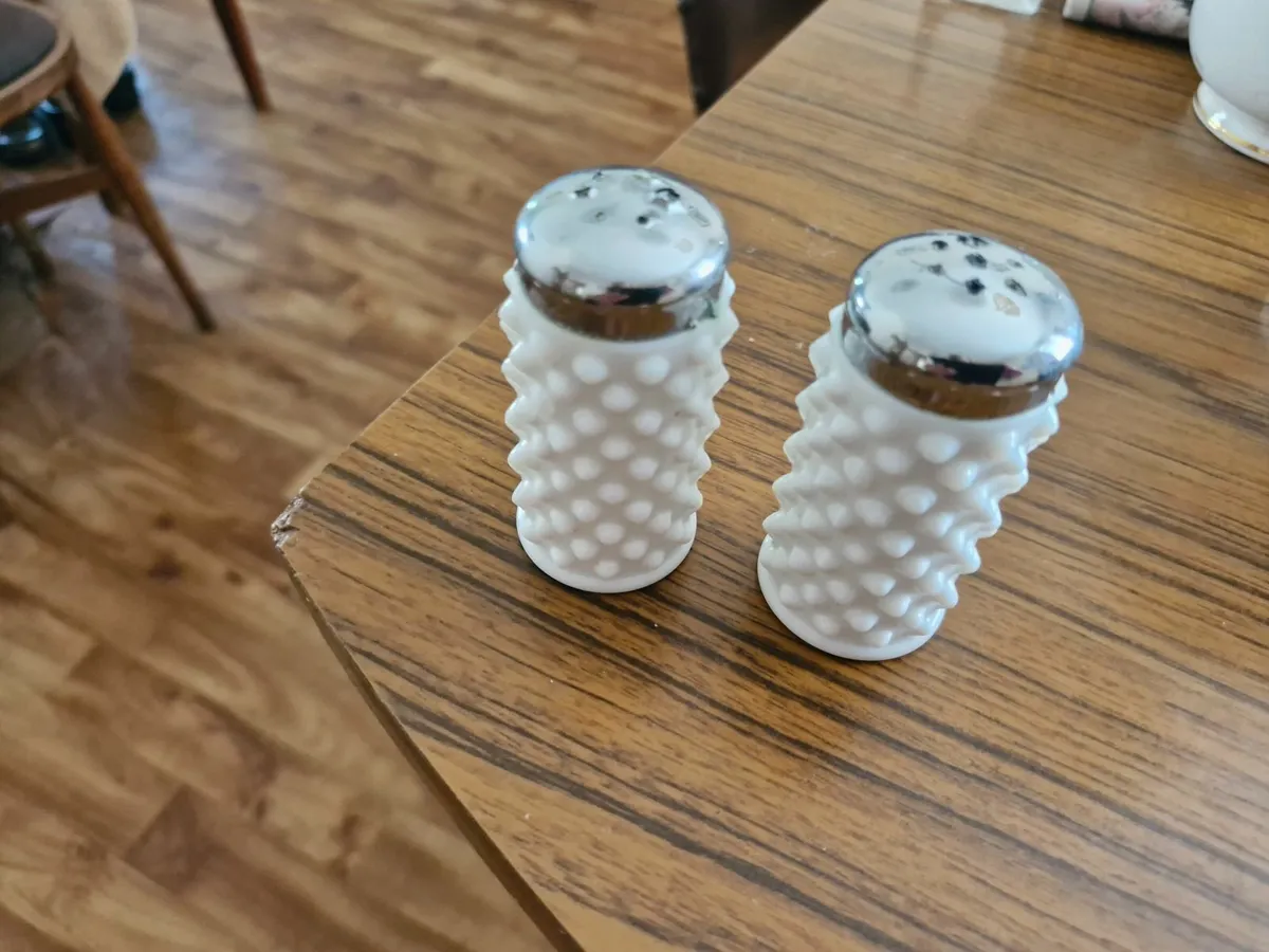Salt and pepper set