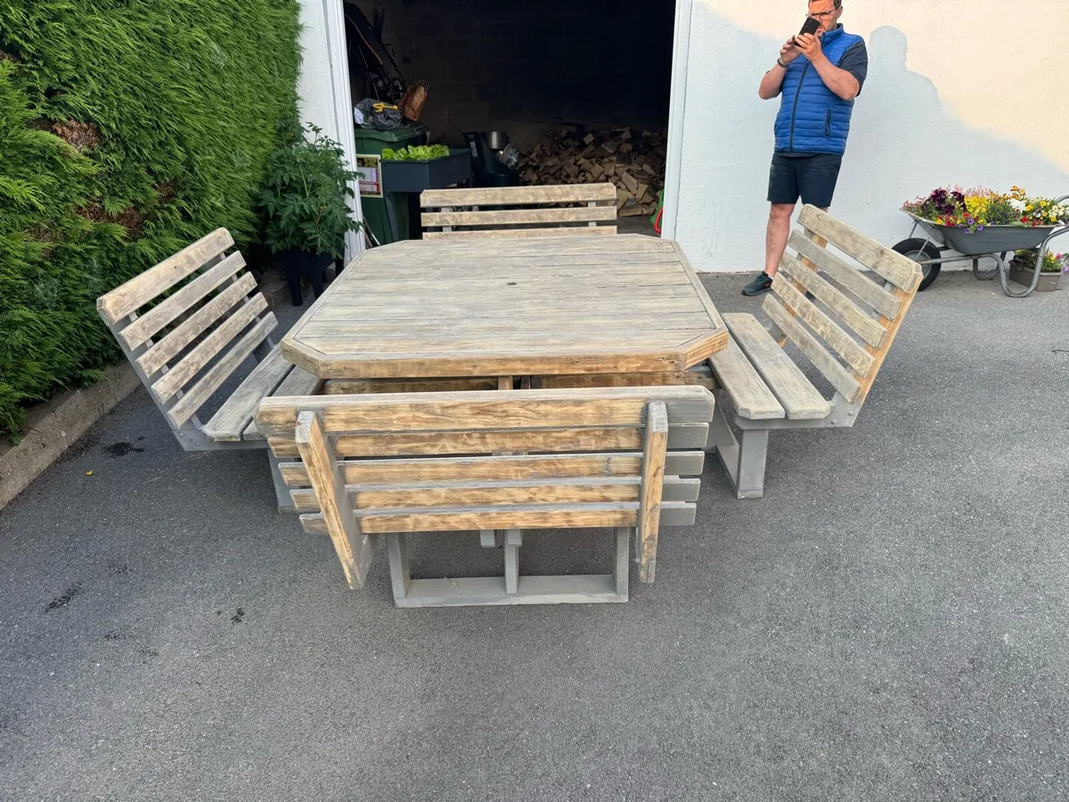 Garden table - Image 1