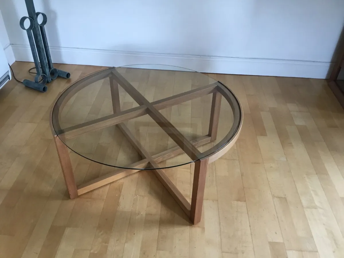 Glass topped coffee table with 2 insert tables - Image 2