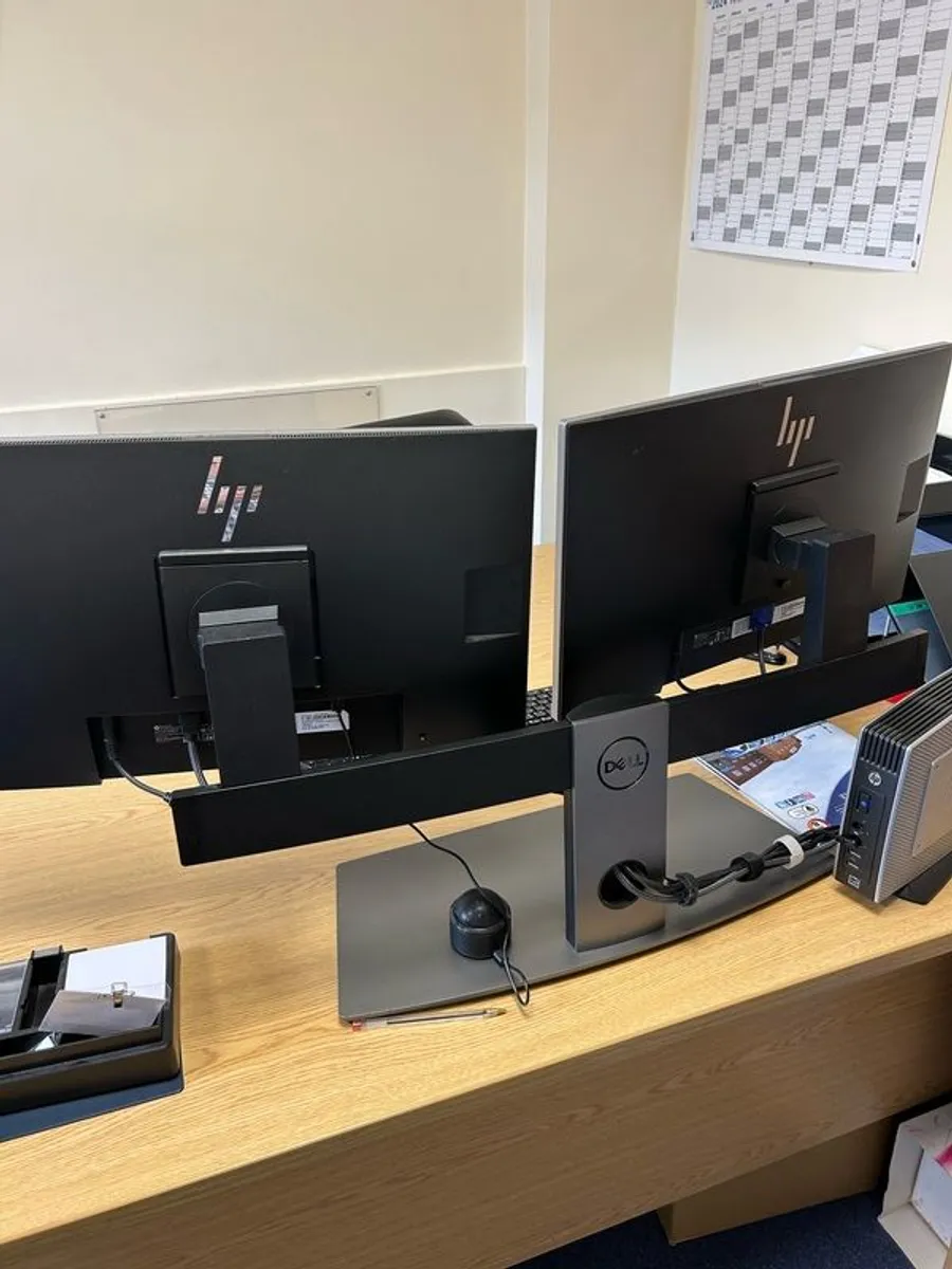 Monitors and bracket - Image 1