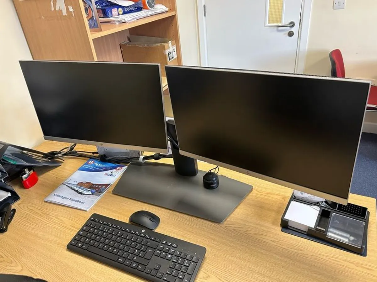 Monitors and bracket - Image 2
