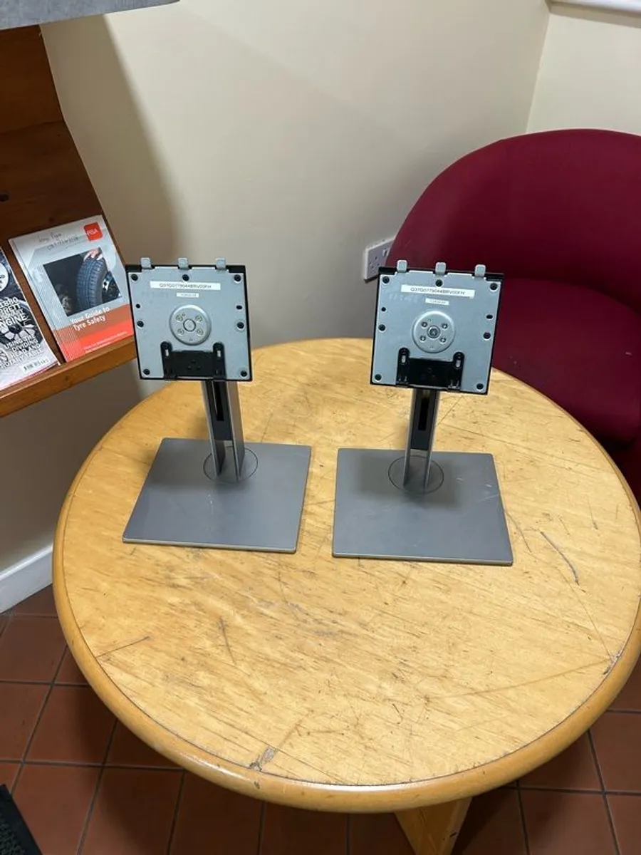 Monitors and bracket - Image 3