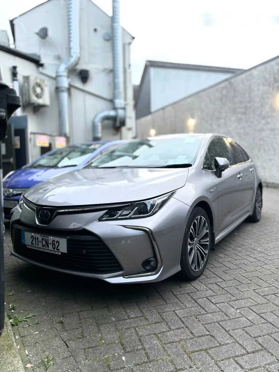 Toyota Corolla Hybrid Luna Sport Saloon 2021 - Image 1