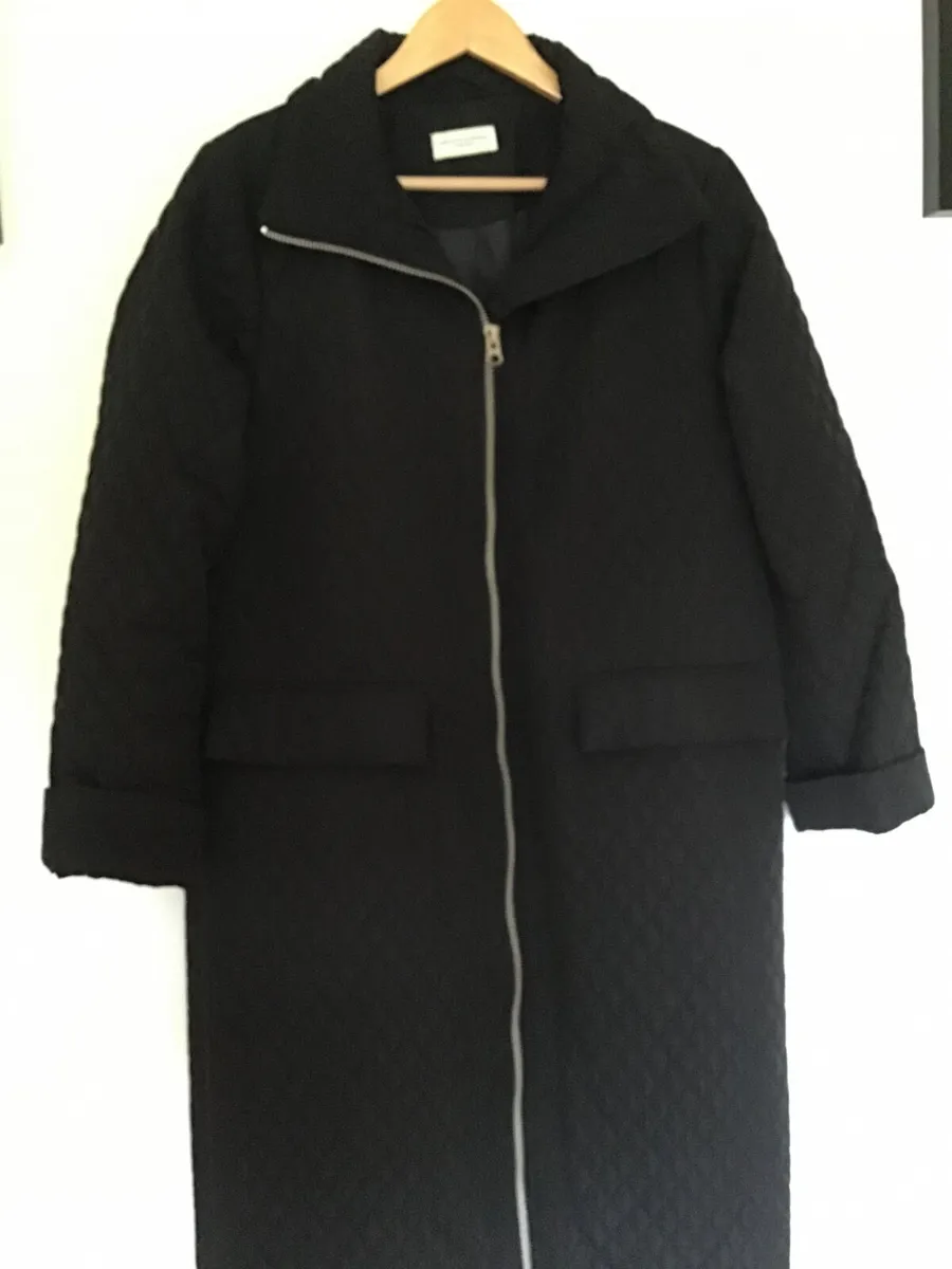 A black Carolyn Donnelly coat - Image 3