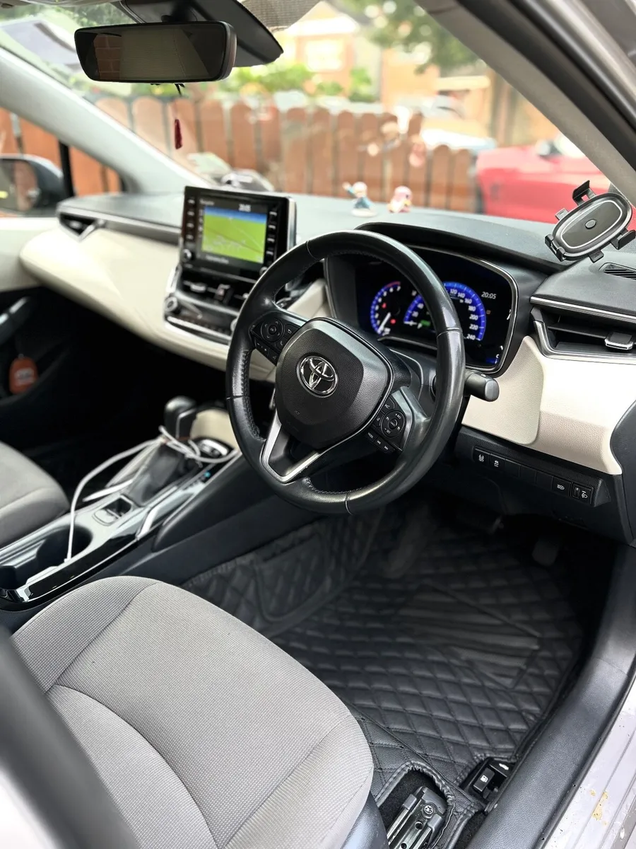 Toyota Corolla Hybrid Luna Sport Saloon 2021 - Image 3