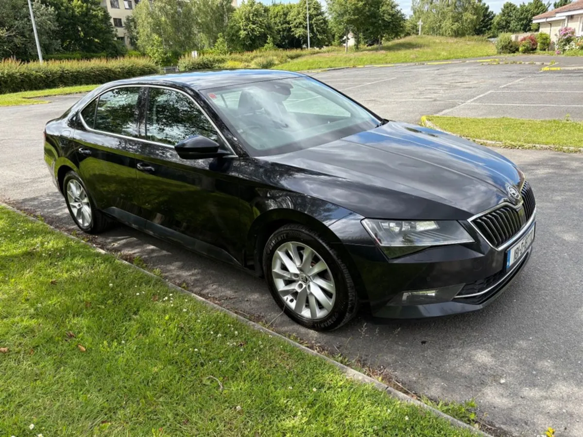 Skoda Superb Style 2.0 TDI 150BHP DSG 4DR Auto - Image 2