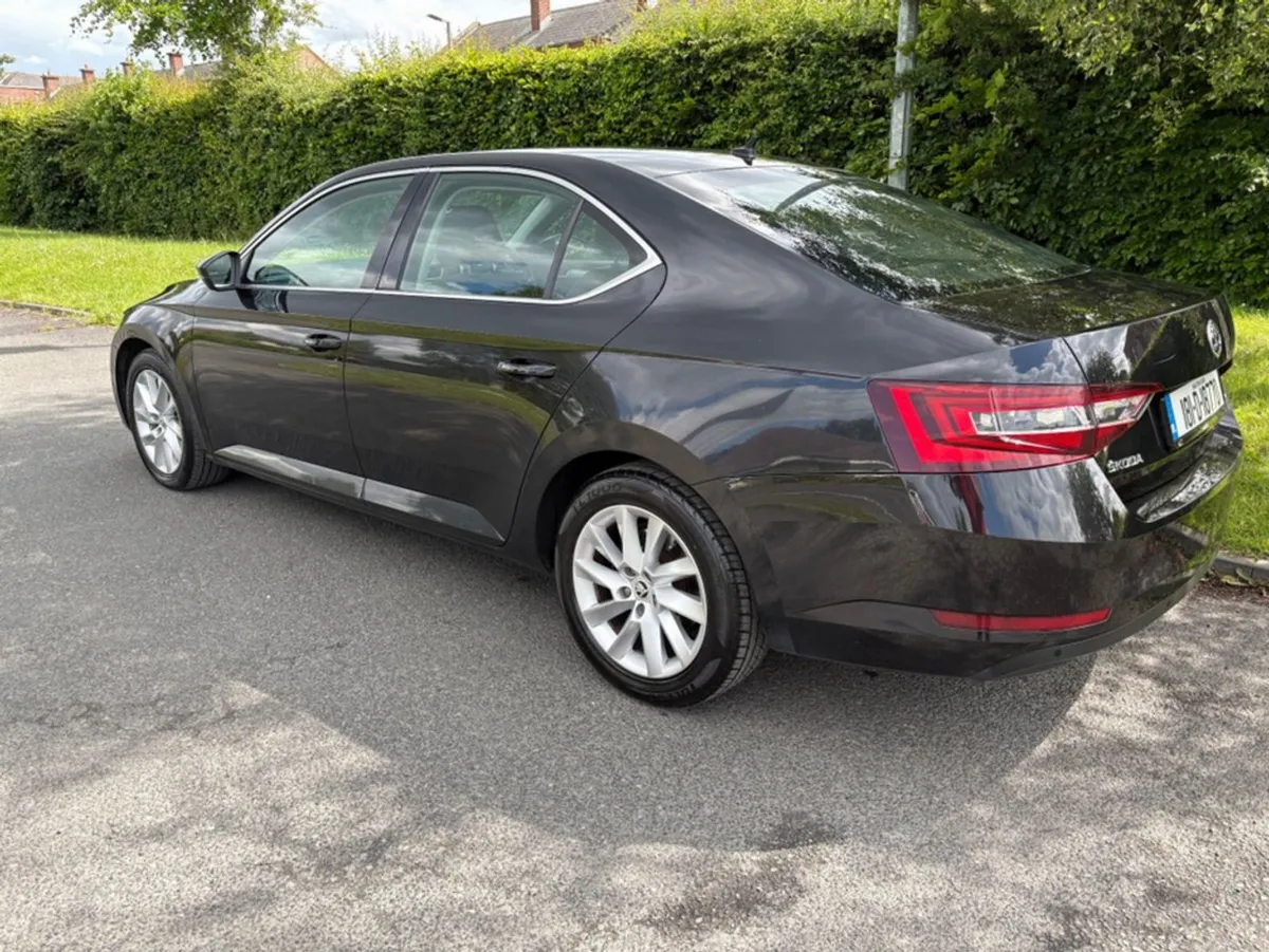 Skoda Superb Style 2.0 TDI 150BHP DSG 4DR Auto - Image 3