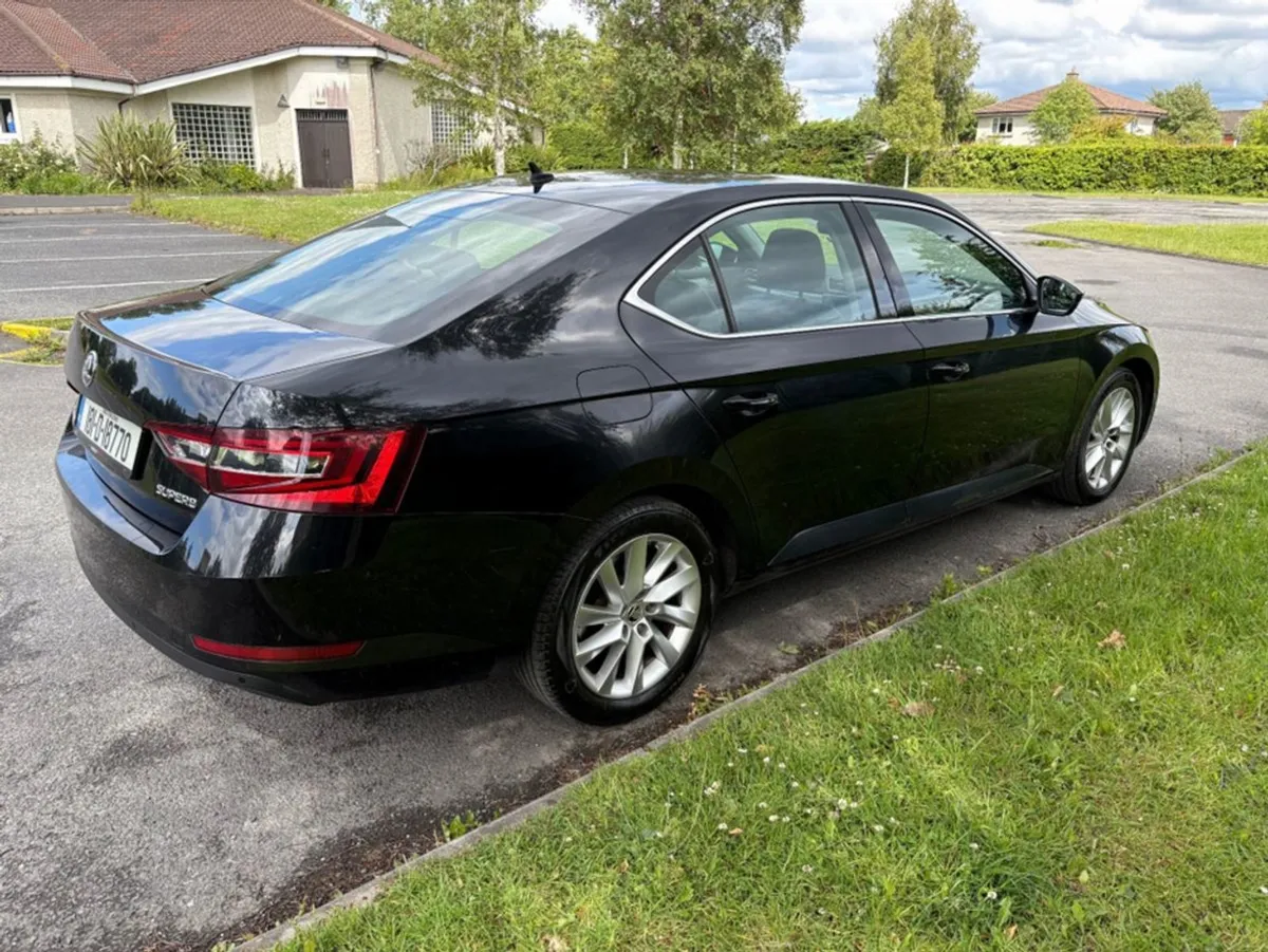 Skoda Superb Style 2.0 TDI 150BHP DSG 4DR Auto - Image 4