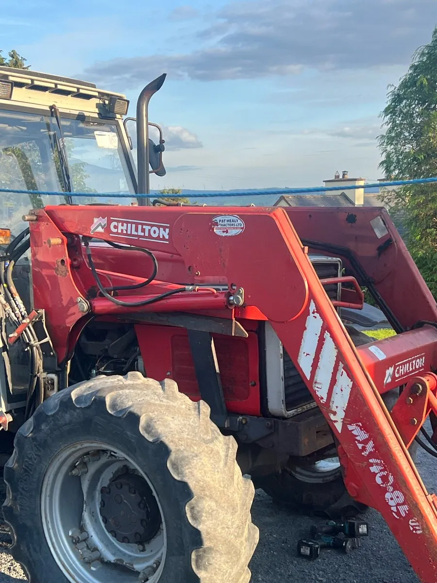 Chillton loader off 390 Massey - Image 3