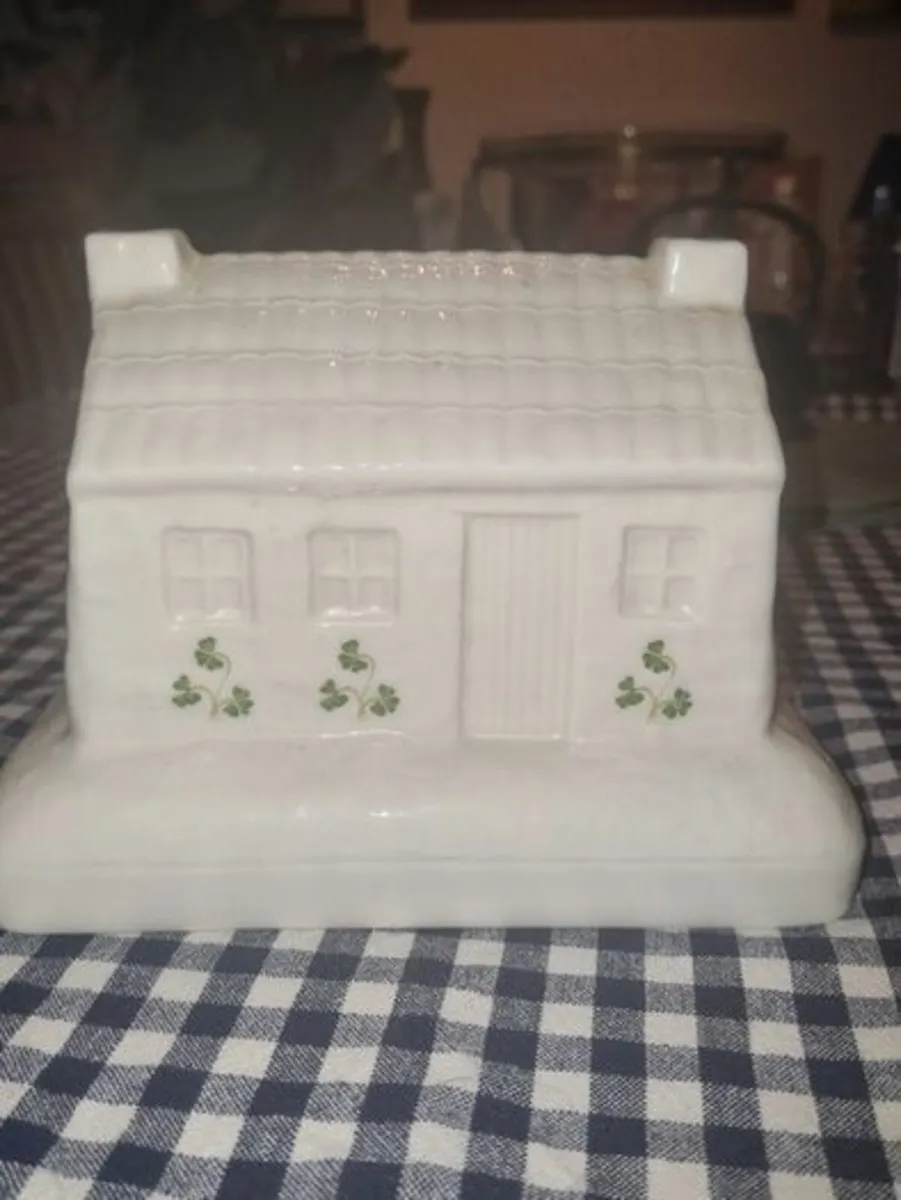 Donegal Parian China Cottage - Image 1