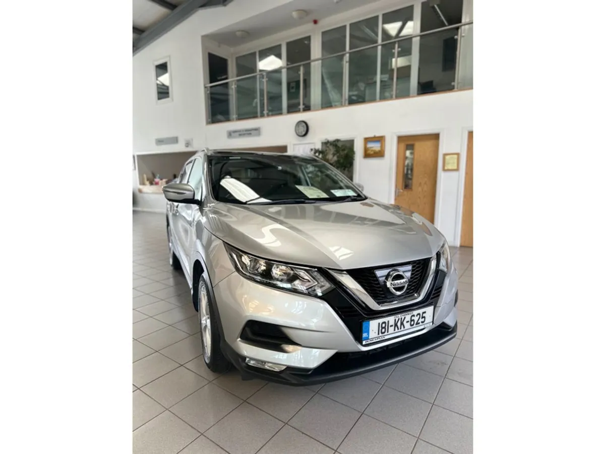 Nissan QASHQAI 1.2 SV CVT 18 4DR Auto - Image 1