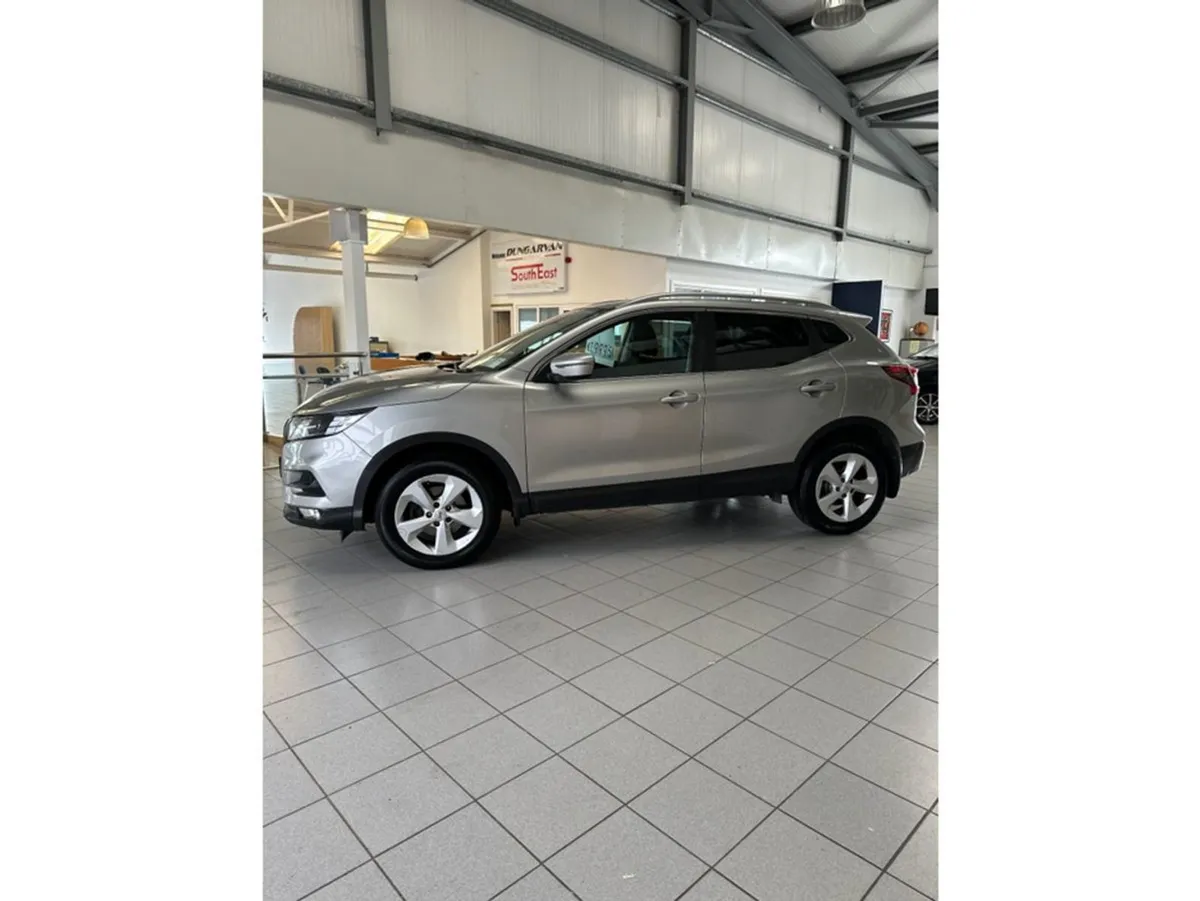 Nissan QASHQAI 1.2 SV CVT 18 4DR Auto - Image 4