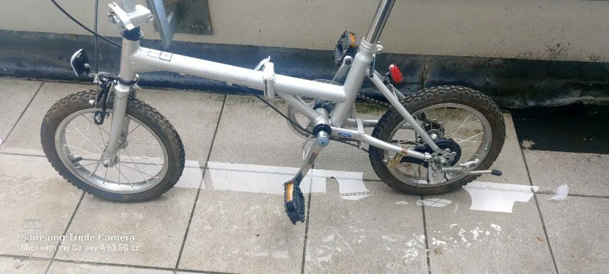 Folding bike 12in wheels - Image 2