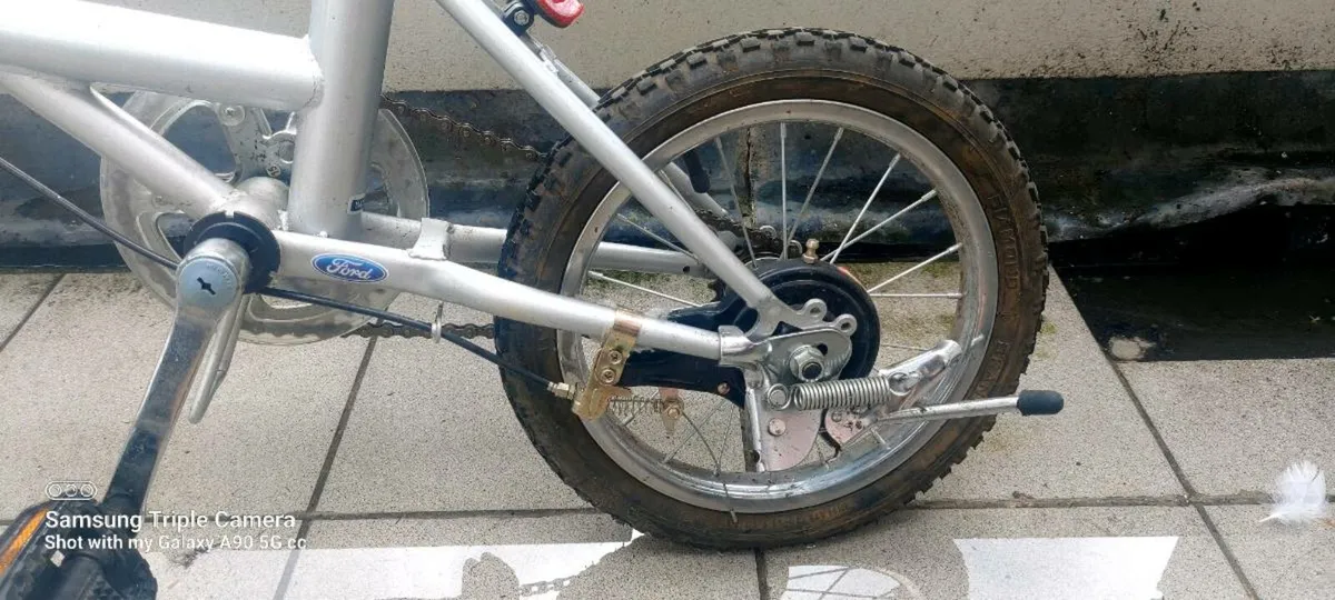 Folding bike 12in wheels - Image 3