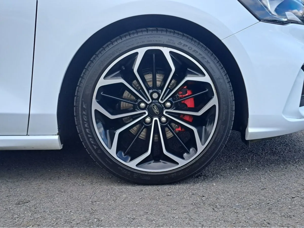 Ford Focus 1.5tdci St-line X 120PS - Image 3