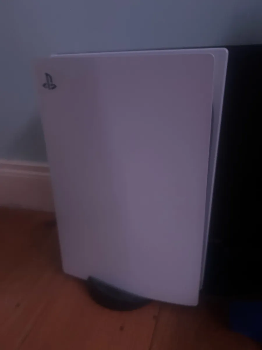 PS5 With controller, hdmi and stand and disc drive