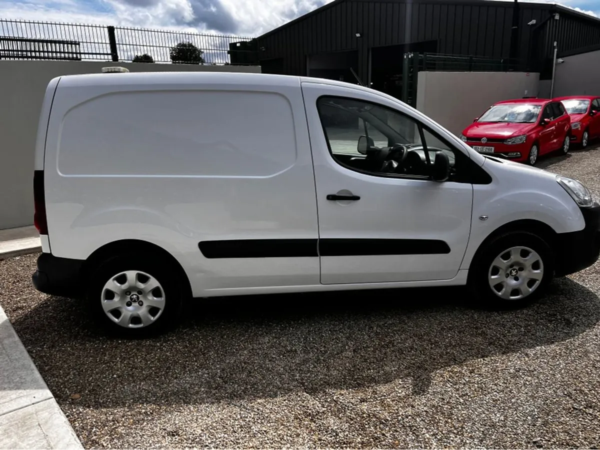 Peugeot Partner Professional L1 Blue 100bhp - Image 4