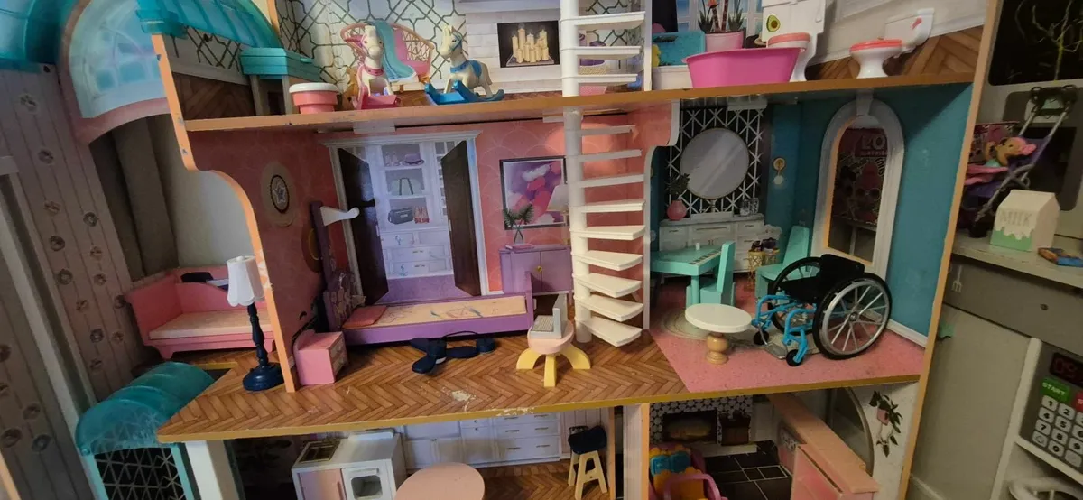 Dolls house - Image 1