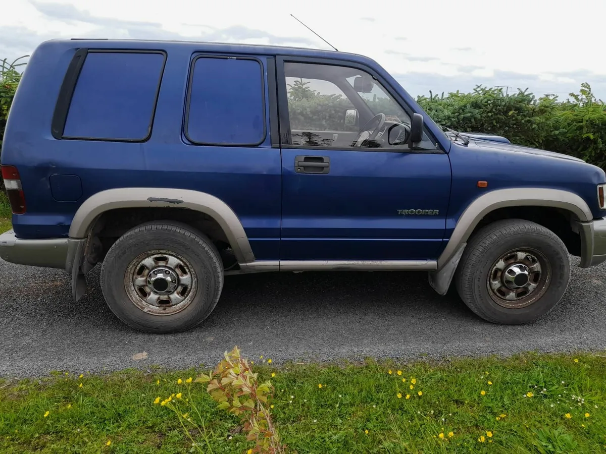 Isuzu Trooper 2004 - Image 2
