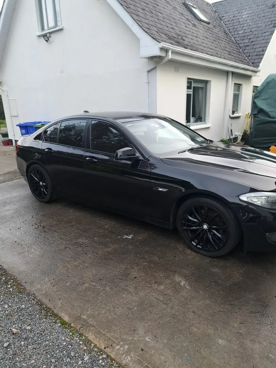 BMW 5-Series 2011 - Image 1