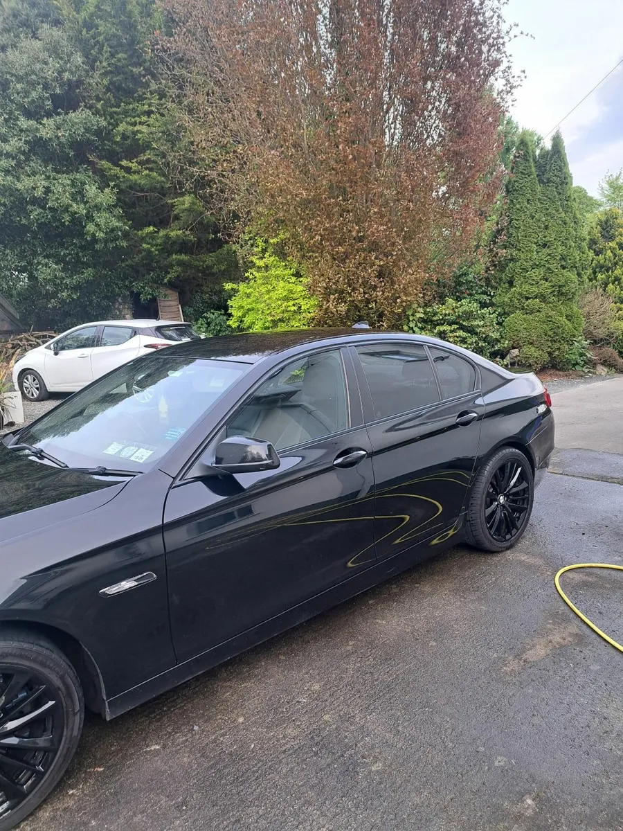 BMW 5-Series 2011 - Image 3