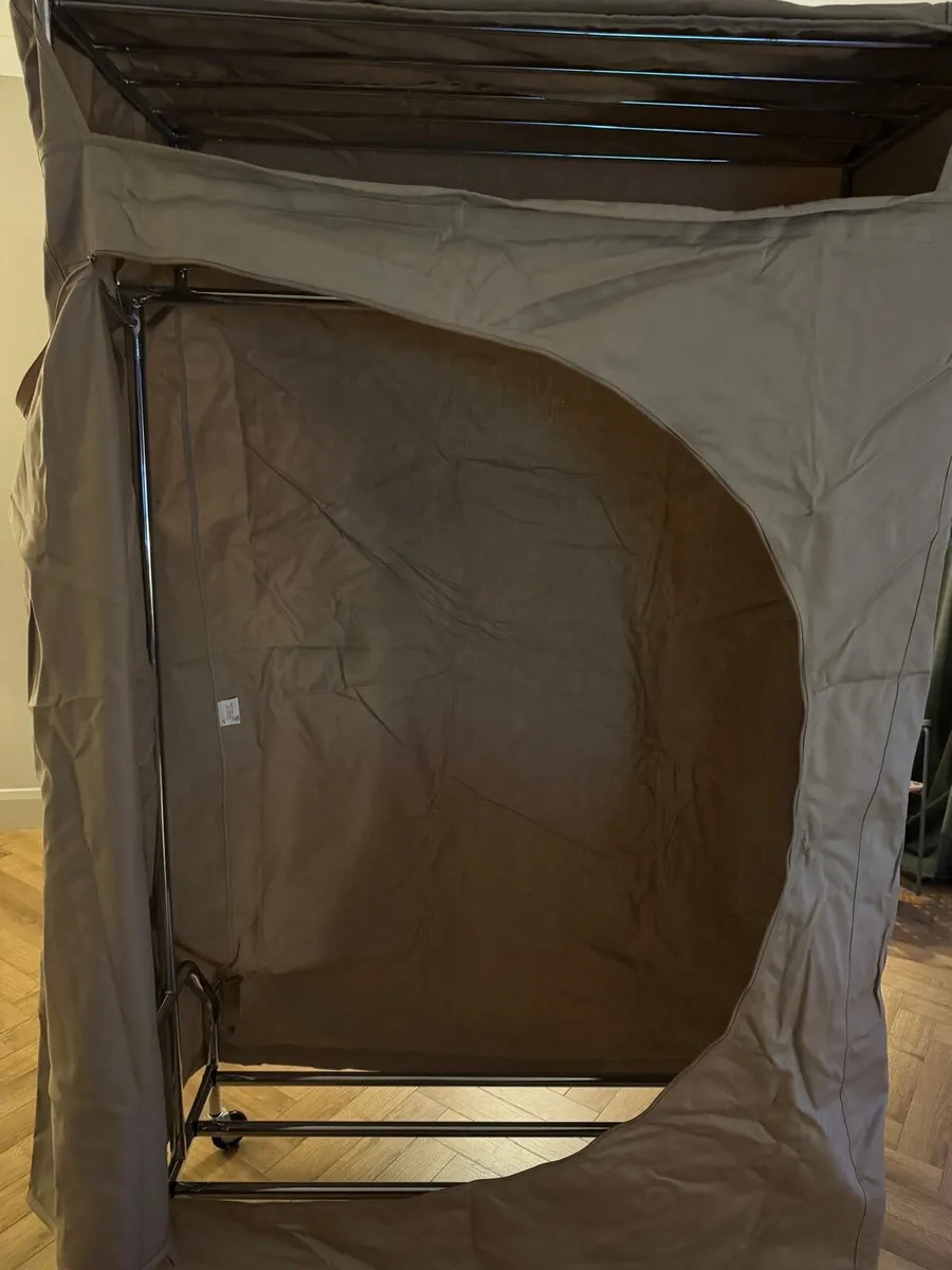 Clothes rail - Image 3
