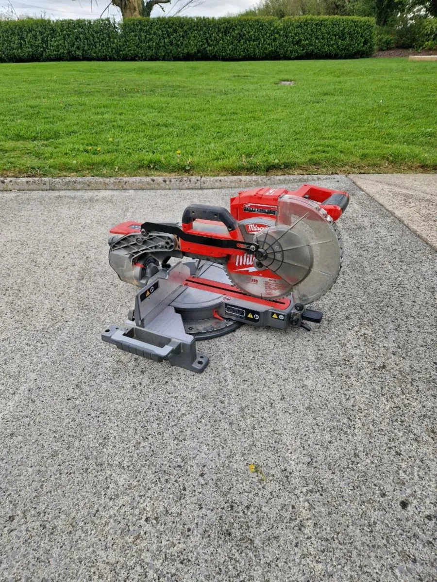 Milwaukee m18 254 cordless mitre saw - Image 3