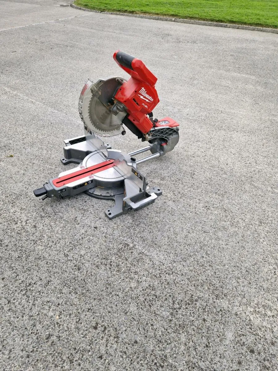 Milwaukee m18 254 cordless mitre saw - Image 4