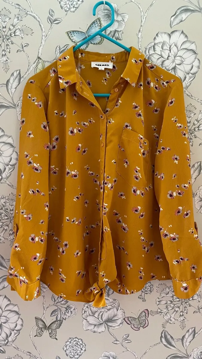 Women’s top 16 floral - Image 1